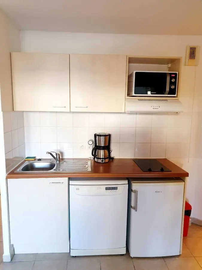 Appart Classe 3 Etoiles T2 Cabine 1-6 Pers Residence Avec Piscine - Parking Roquebrune-sur-Argens 0*,