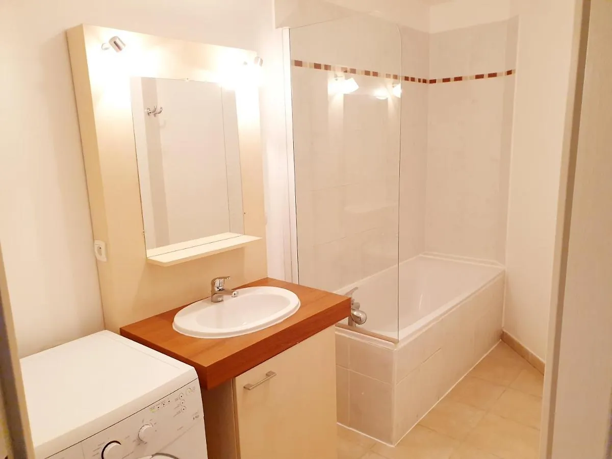 Appart Classe 3 Etoiles T2 Cabine 1-6 Pers Residence Avec Piscine - Parking Roquebrune-sur-Argens Apartment